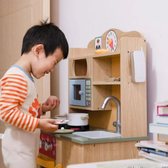 Kids Teamson Kids Little Chef Florence Classic Play Kitchen with 5 Kitchen Accessory Toys, Wood Grain