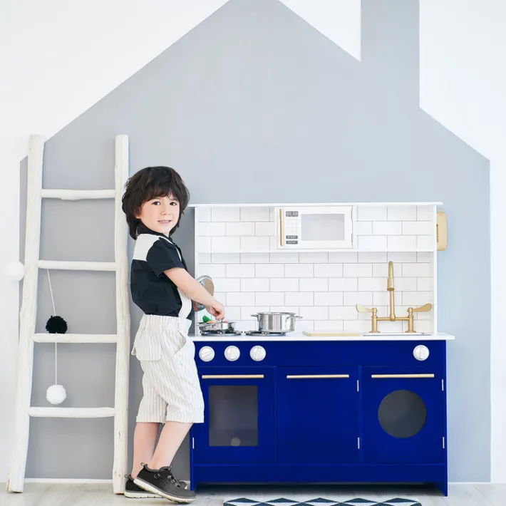 Kids Teamson Kids Little Chef Berlin Play Kitchen with Cookware Accessories, White/Blue
